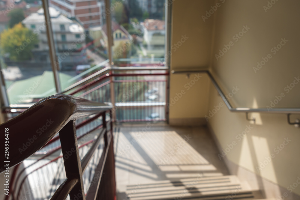 Obraz premium stairway in a modern building