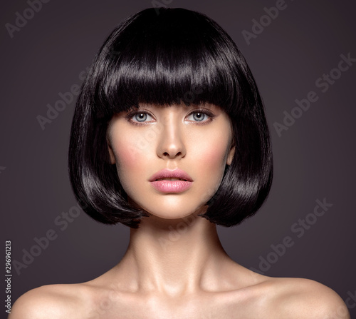Foto Woman with beauty short black hair - posing at studio.