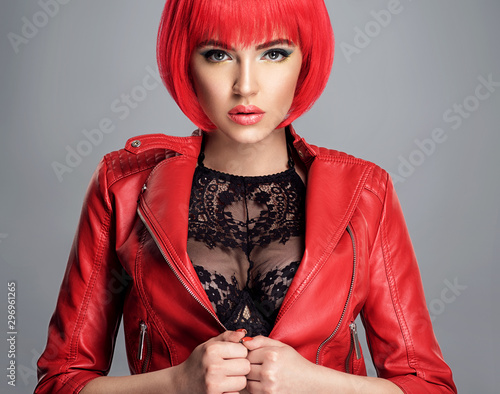 Beautiful sexy woman with bright red bob hairstyle Fotobehang