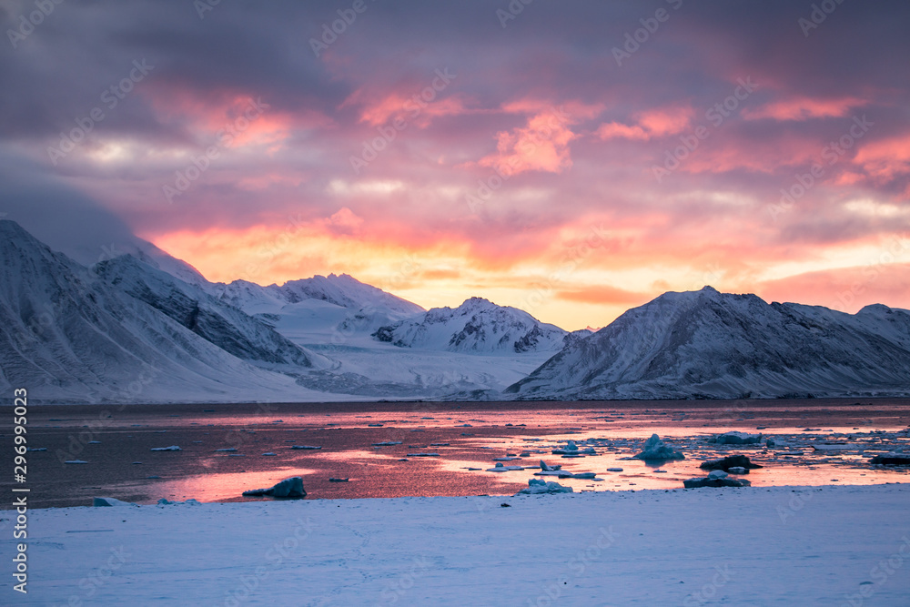Północne krajobrazy, południowy Spitsbergen - obrazy, fototapety, plakaty 