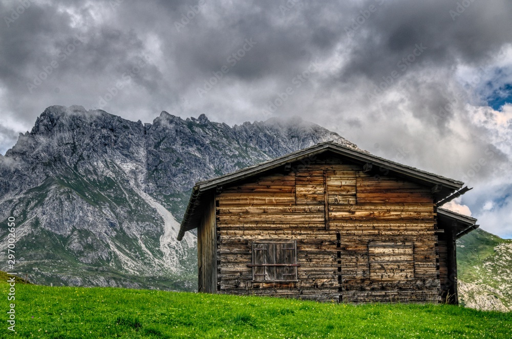 Obraz premium Wooden house in the Alps