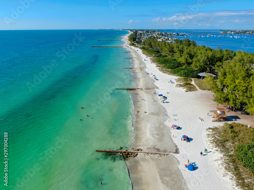 Fotografi Aerial view of Coquina Beach white sand beach and turquoise water in Bradenton Beach during blue summer day, Anna Maria Island, Florida