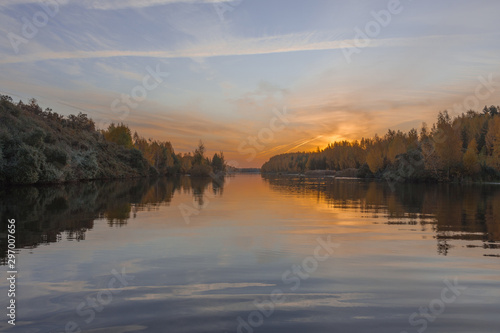 Fototapeta Naklejka Na Ścianę i Meble -  lake in the early morning
