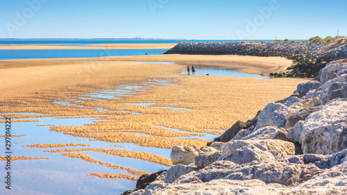 Quadro su tela Coastal landscape - view of the Atlantic coast at low tide near the town of La P