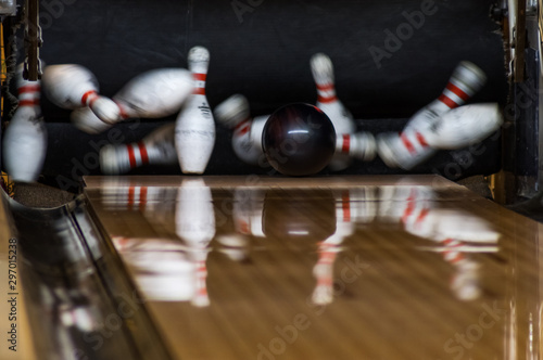 фотографія Bowling strike