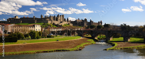 Panorama su la città medievale di Carcassonne, Linguadoca Rossiglione photo