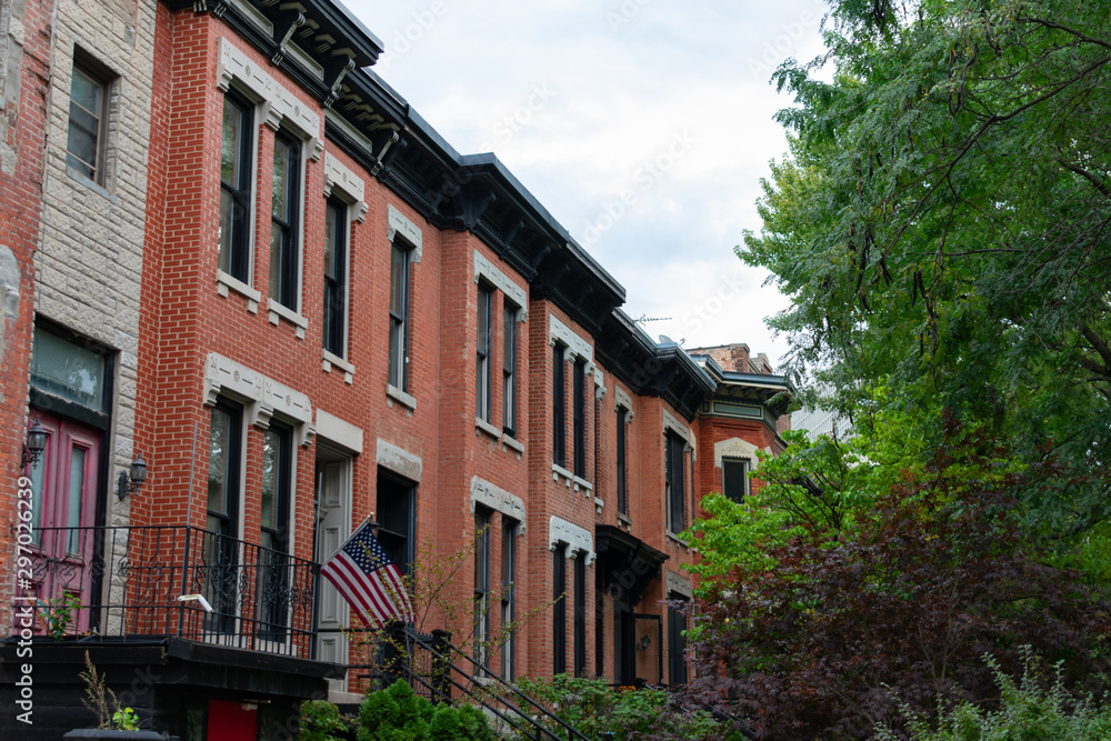 Naklejka premium Row of Old Red Brick Homes in Lincoln Park Chicago