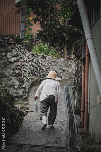島のおばあ