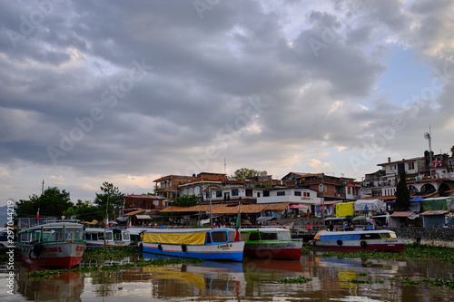 Embarcadero y vista a la Isla de Janitzio  en Patzcuaro Michoacan