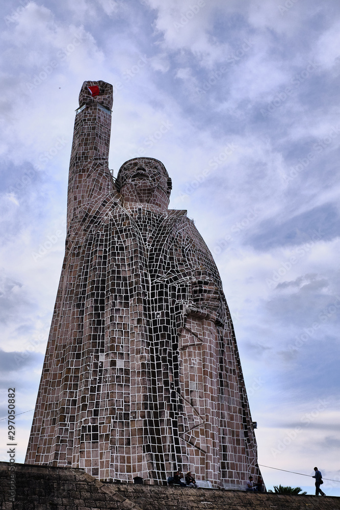 Monumento de Morelos en Isla de Janitzio en lago de Patzcuaro foto de