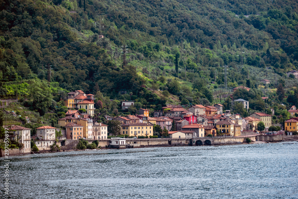 houses by the comolake italy