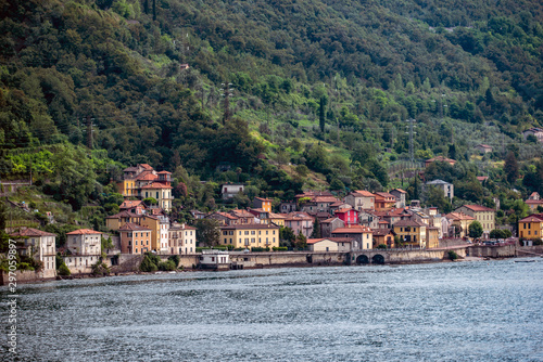 houses by the comolake italy