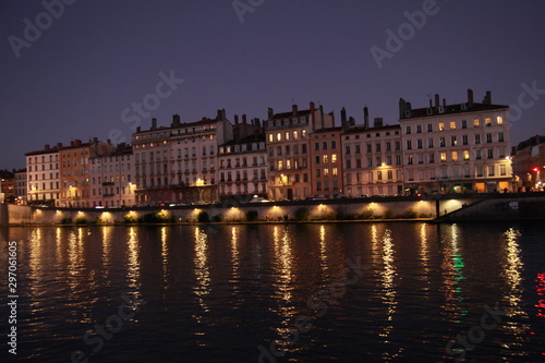 Vue de Lyon et ses ponts de nuit © megara68