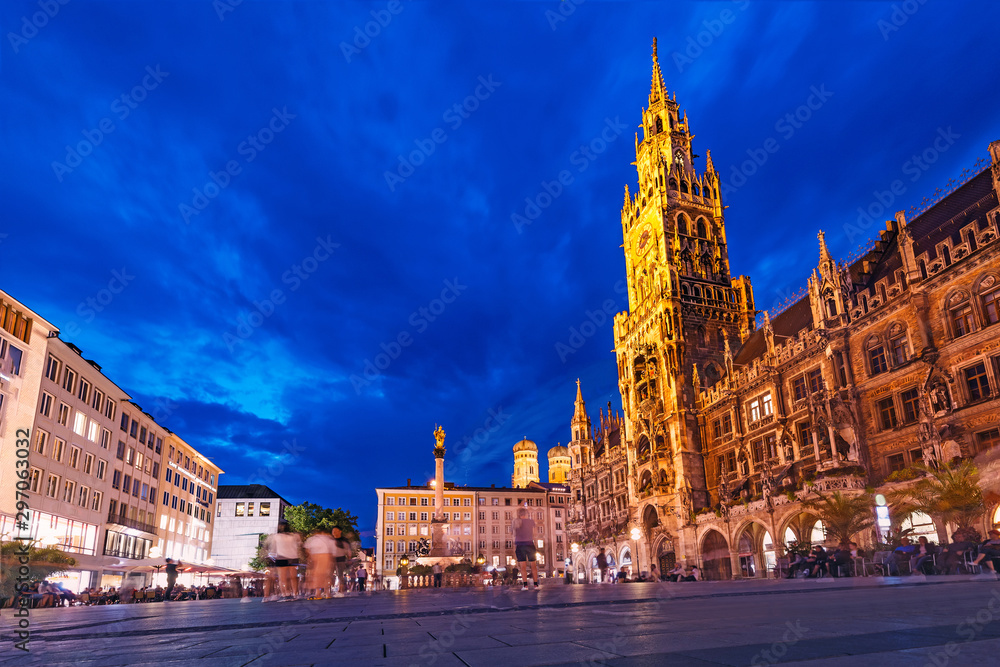 Fototapeta premium Night view of the main attraction of Munich and all of Bavaria - illuminated building of the New Town Hall at night. Tourism and Travel to Germany concept