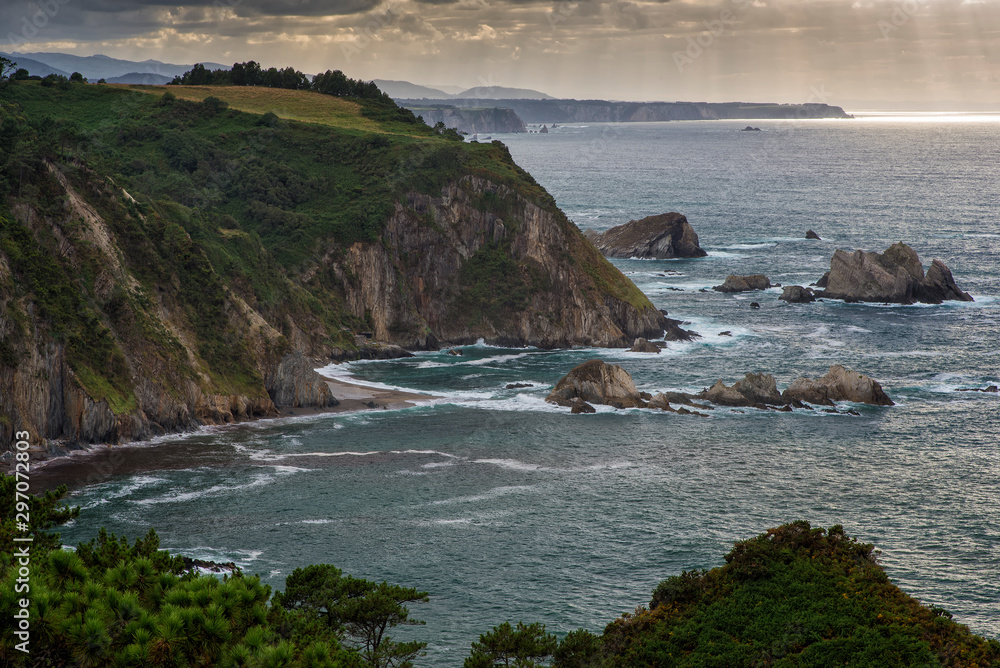 Obraz premium Gueirua beach. Cantabrian sea coast cliffs in Cudilleros, Asturias