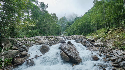 Billede på lærred Rapids along Langtang Trail