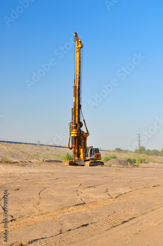 Pile driving machine in sand