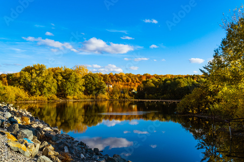Fototapeta Naklejka Na Ścianę i Meble -  autumn landscape with blue sky and a small lake