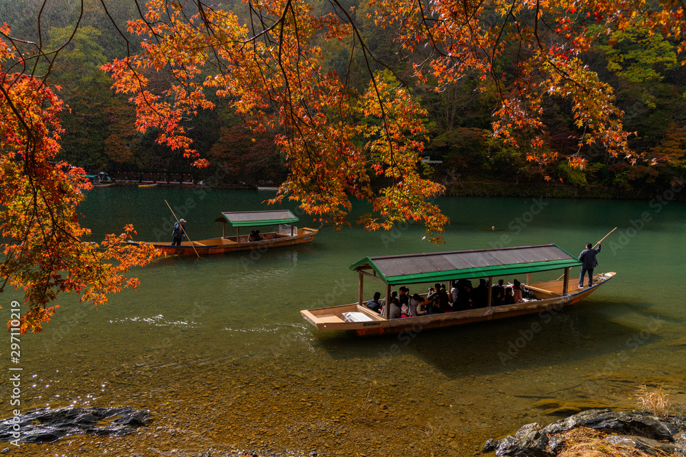 京都 嵐山の紅葉と秋の景色