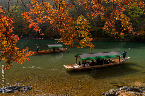 京都 嵐山の紅葉と秋の景色