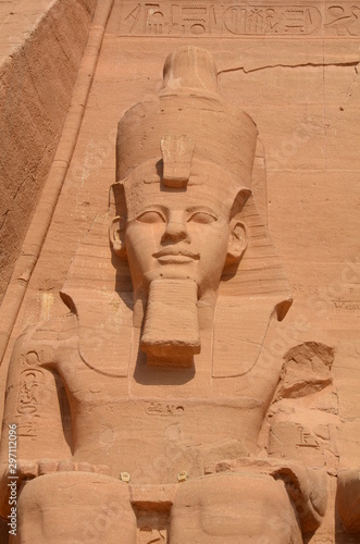 COLOSSE DE RAMSES II ABOU SIMBEL BASSE NUBIE EGYPTE photo