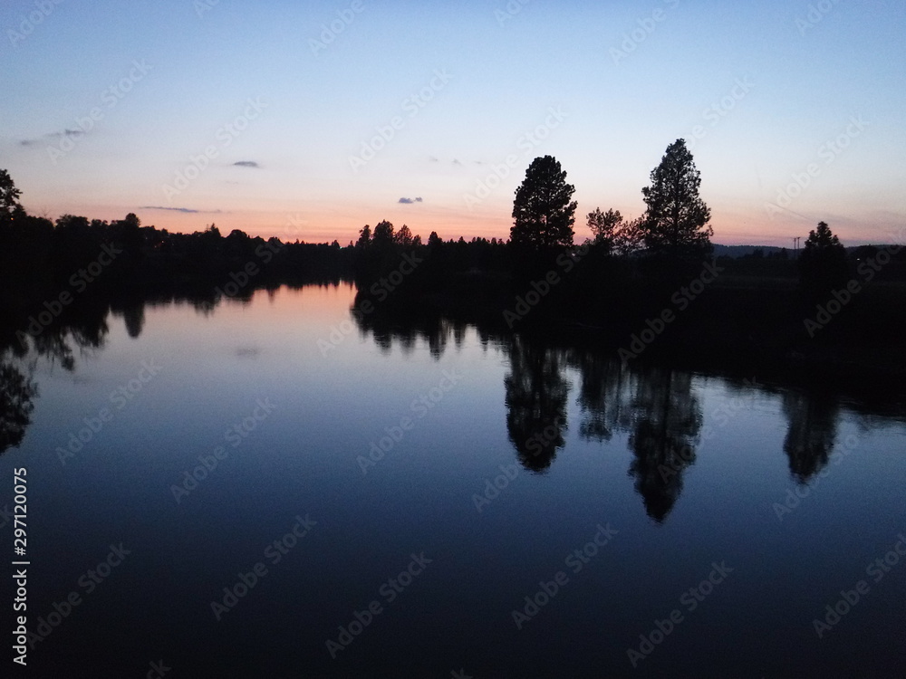 Obraz premium River at sunset