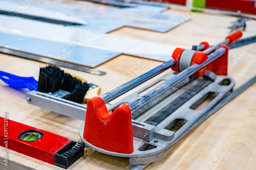 Equipment for cutting and l...