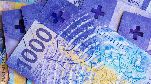 Obraz na płótnie 1000 swiss francs background w salonie