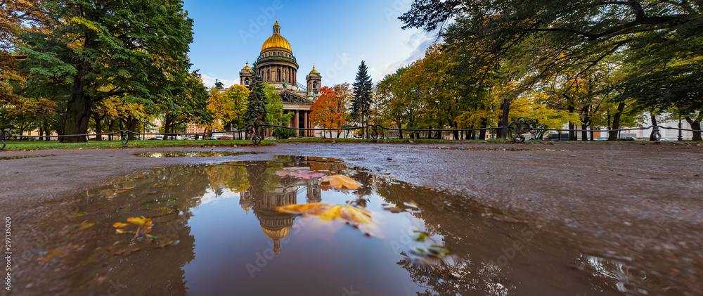 Naklejka premium Saint Petersburg. Russia. Panorama of autumn St. Petersburg. Cathedrals Of St. Petersburg. Isaakievsky cathedral. St. Isaac Cathedral is reflected in a puddle. Beautiful reflection.