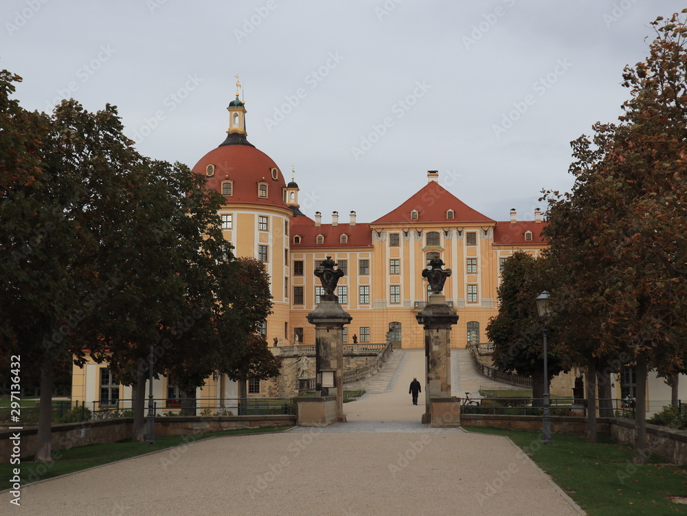 Fototapeta premium Blicke zum Schloss Moritzburg