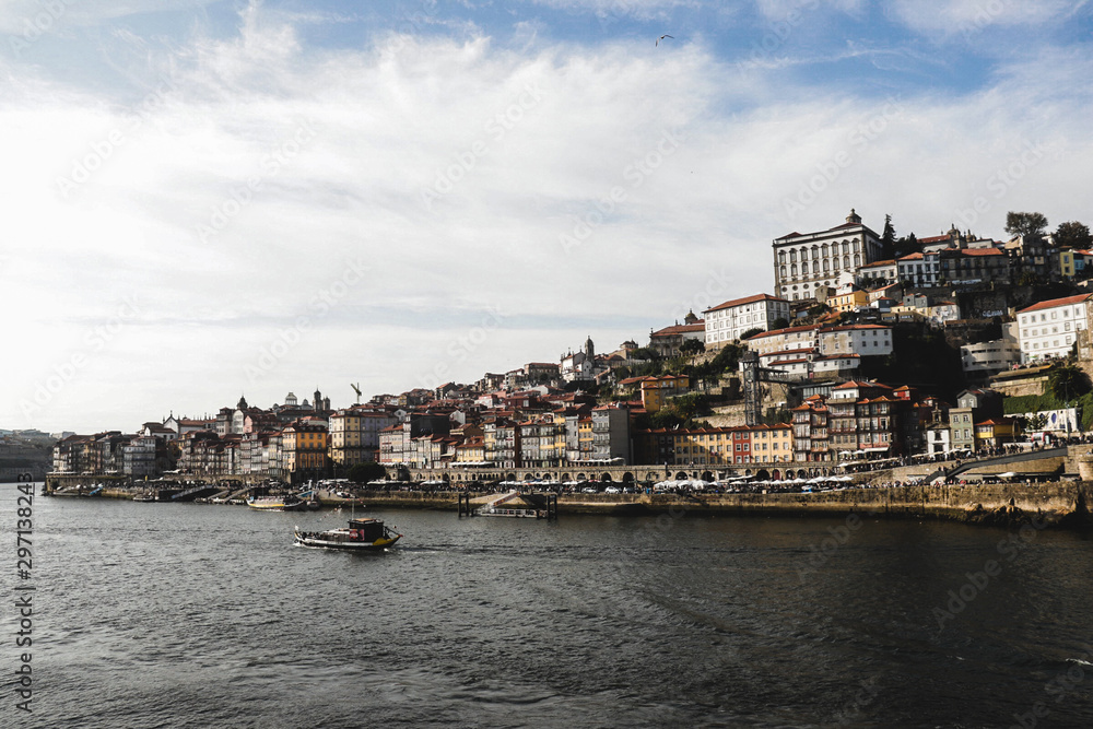 Port city by the river d'ouro