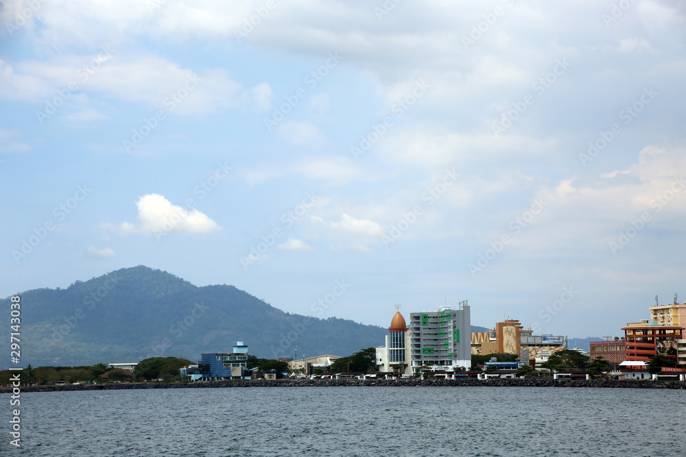 Blick auf Manado in Nordsulawesi