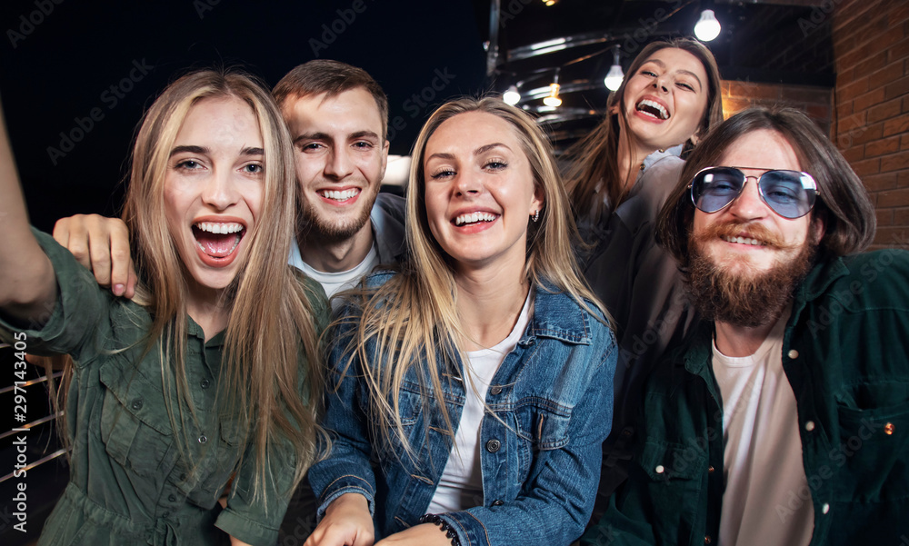 A photo to memorize another unforgettable party night with friends A photo to memorize another unforgettable party night with friends