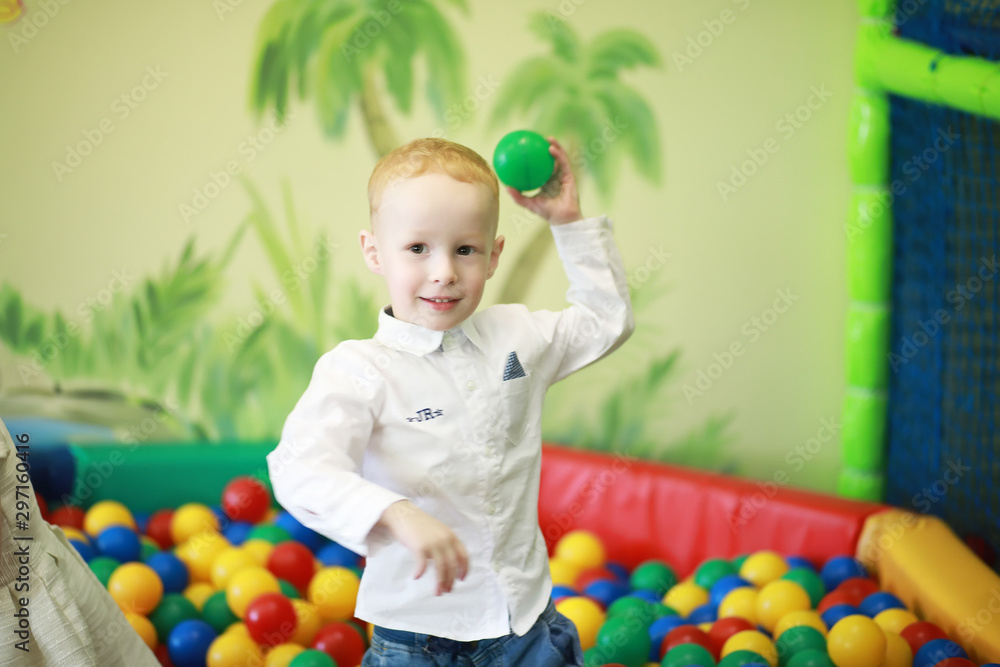 Obraz premium A small child is playing with toy