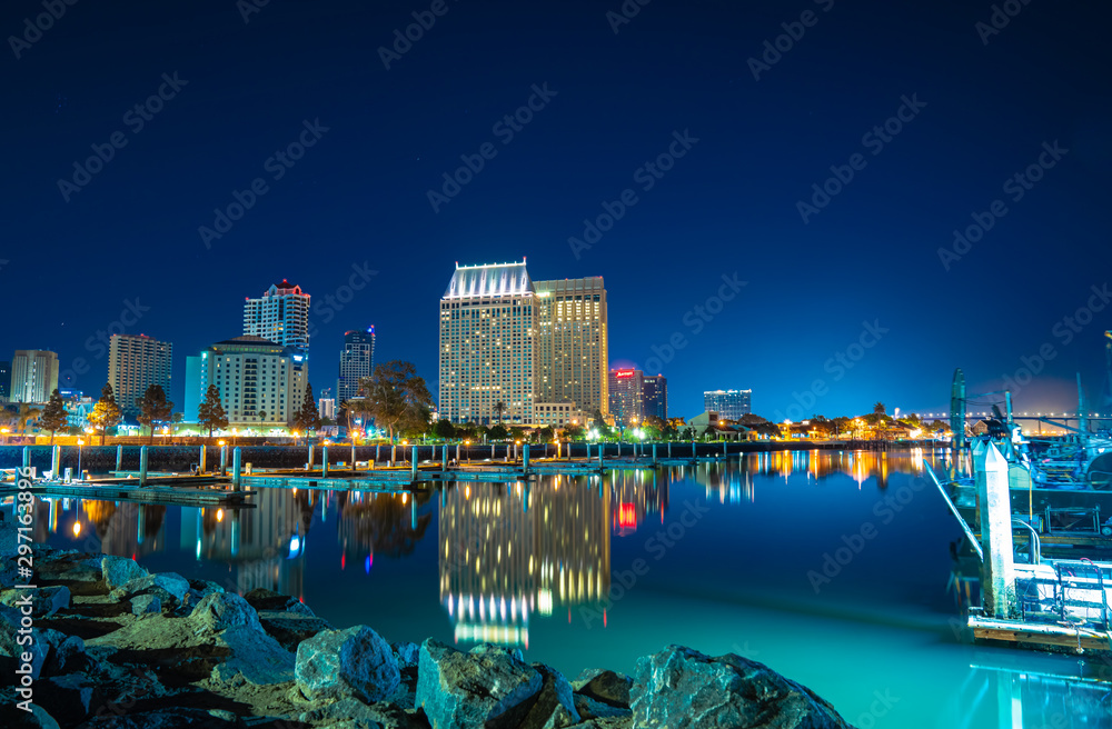 Fototapeta premium Reflections in San Diego 