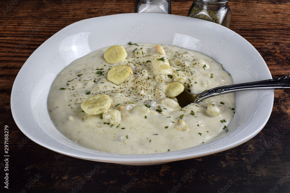 clam chowder with seasoning and oyster crackers