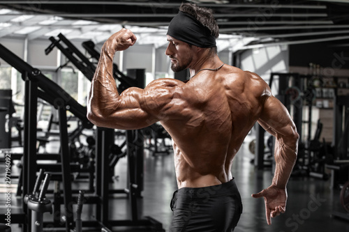 Stampa su tela Muscular man showing biceps and back muscles