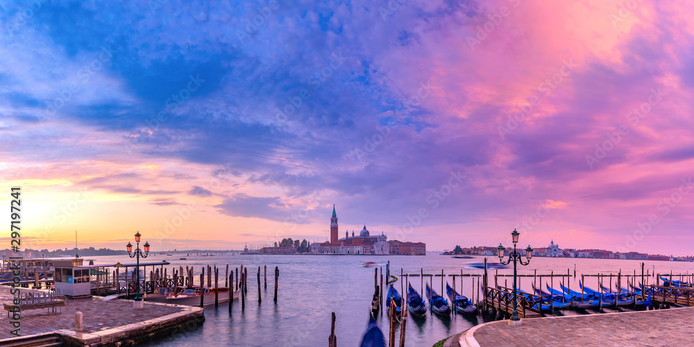 Obraz premium San Giorgio di Maggiore at sunrise, Venice, Italy