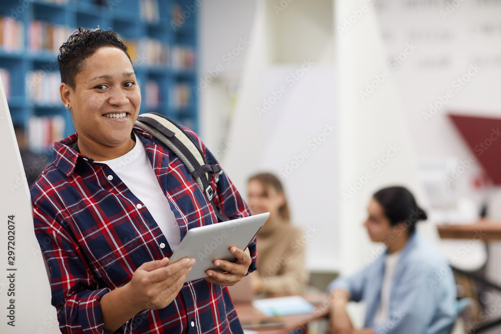 Φωτογραφία Waist up portrait of smiling Latin-American college student looking at camera wh