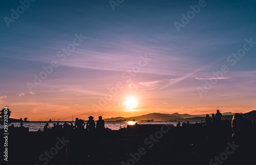 Obraz na płótnie Sunset Beach Vancouver Silhouettes w salonie