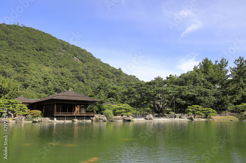 栗林公園 掬月亭と南湖 (香川)