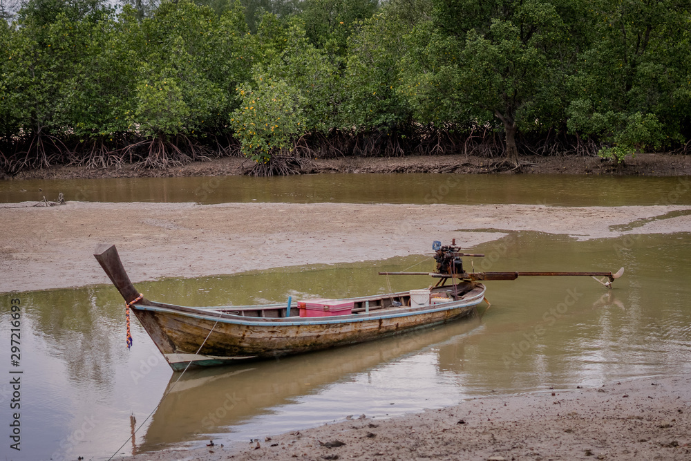 Obraz premium boats on the river