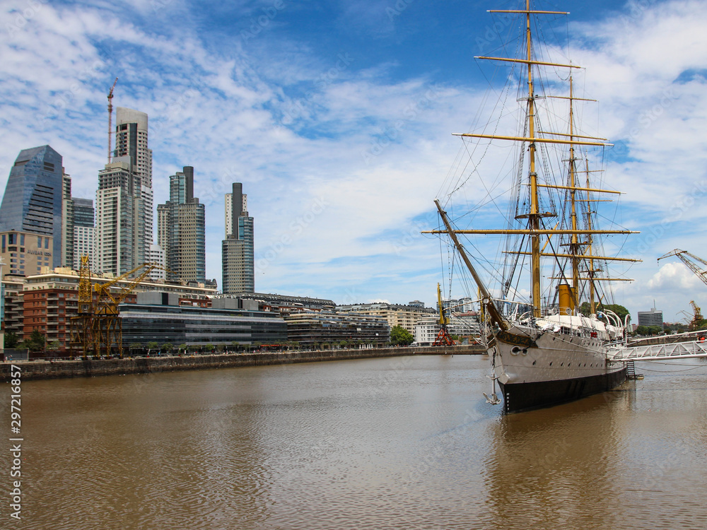 Naklejka premium Ponte das mulheres