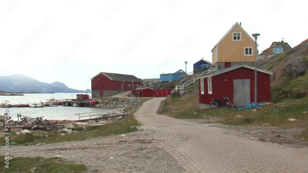Vidéo Stock Arsuk, village in Greenland. The centrum of Arsuk. filmed