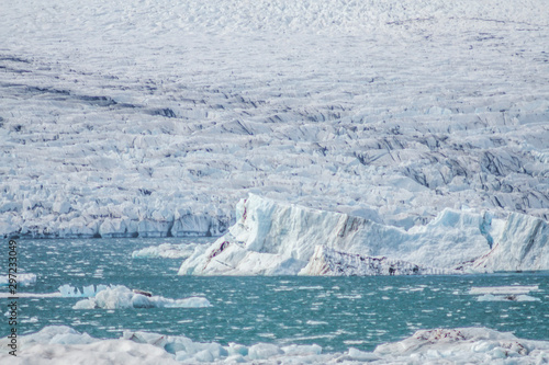 Tongue of the Breiðamerkurjökull glacier as it retreats into glacier lagoon Jökulsárlón leaving floating icebergs (Vatnajökull National Park in Iceland)) © Andrew Sild