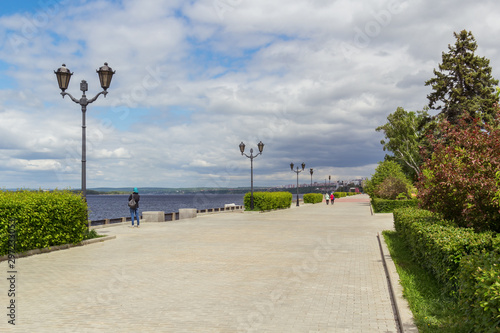 Fotografia Beautiful embankment of the Volga river in the city of Samara, Russia