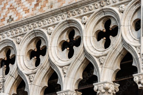 Cuadro en lienzo Venice, closeup of the Doge Palace (Palazzo Ducale) in St Mark square, in Venetian Gothic style