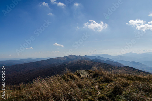 Fototapeta Naklejka Na Ścianę i Meble -  Z rozypańca na ukraińską stronę bieszczady