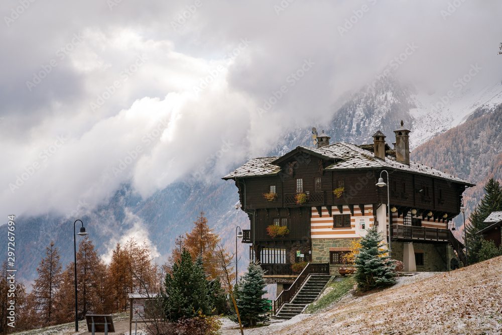 Paorama innevato di Antagnod, Valle d'Aosta, Italia