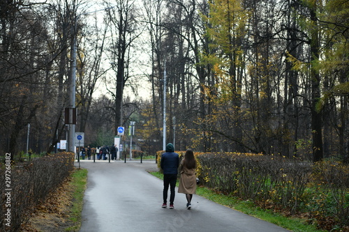 couple of young people walks in the park © константин константи